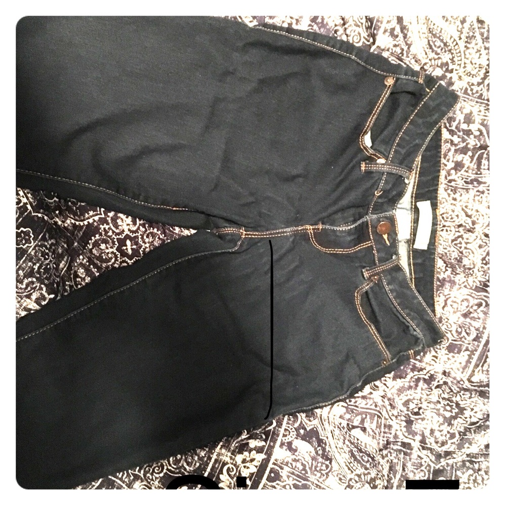 Size 7 Jeans. Great condition.